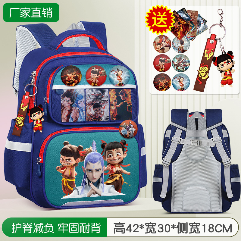 子供の小学生のカバンの男子学生は一二三から六年生です。|undefined