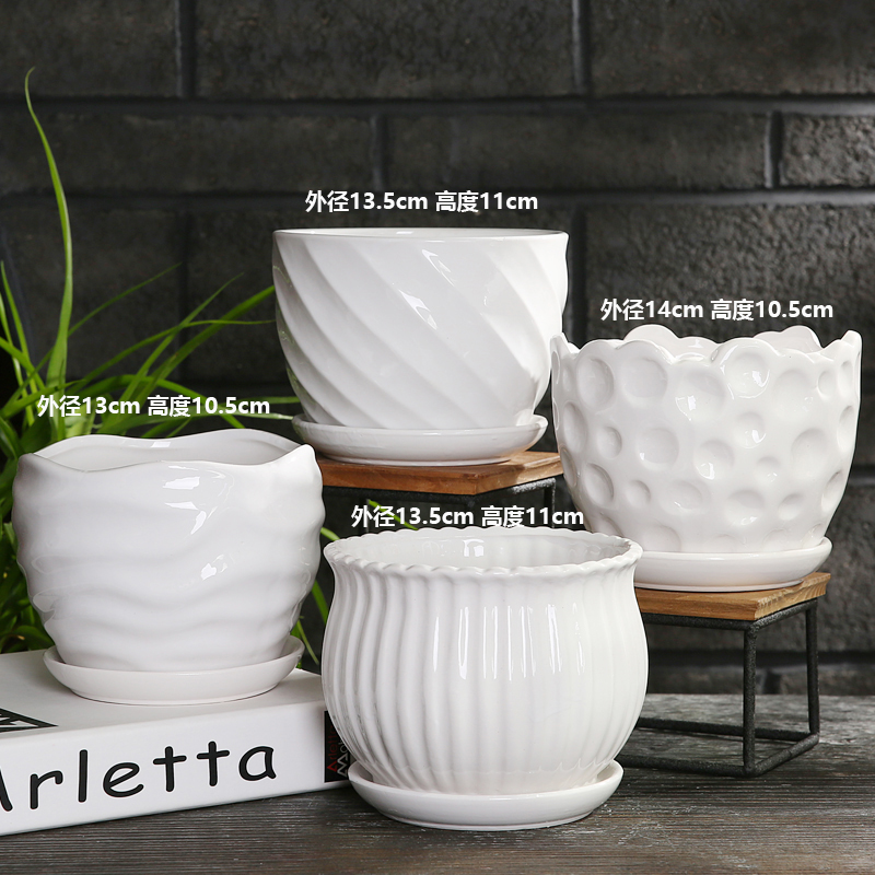 메인 사진은 흰색과 흠집 없는 4개의 중간 크기로 인기가 높습니다.