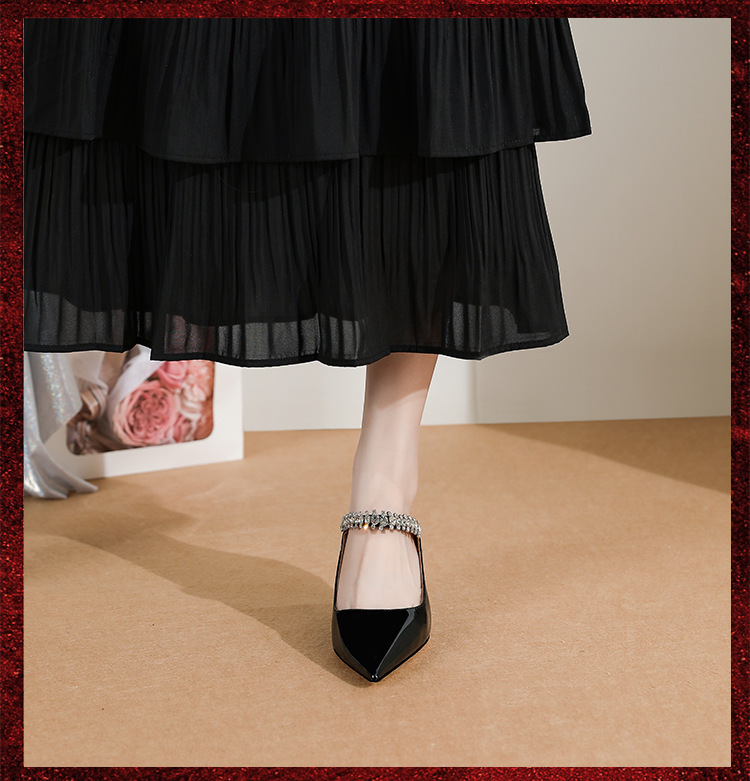 Sandalias de charol con punta puntiaguda y tacón alto de 2025, nuevas sandalias de verano con diamantes de imitación en color, tacón alto fino, punta abierta, elegantes, estilo halter, a la moda._voghion.com