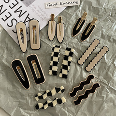 Black and White Checkerboard Ins Girl Retro Acrylic Bangs Hair Clip, Fringe Hair Beauty Mask Duck Bill Hair Styling Accessory