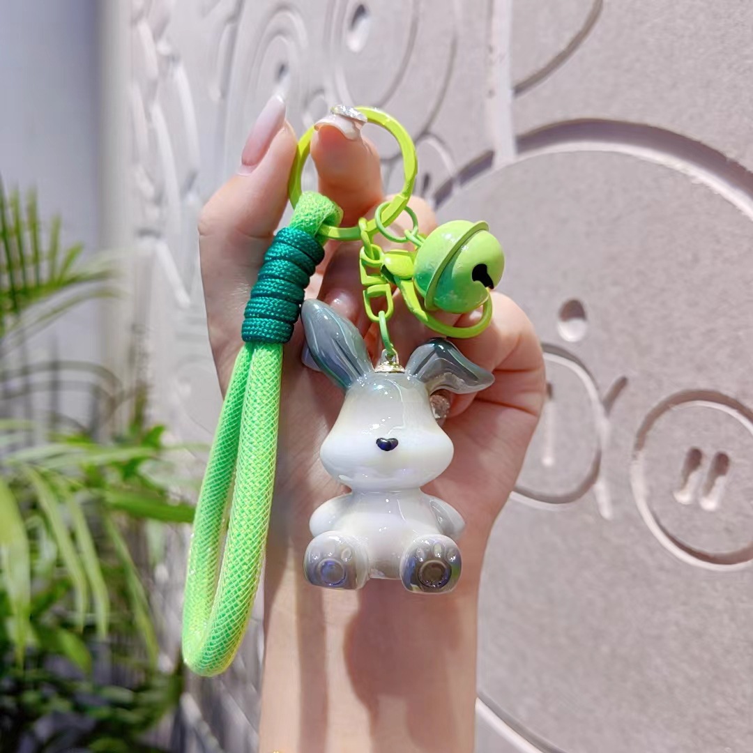 Gradiente oreja de conejo llavero de resina pequeño conejo colgante bolso de coche llavero colgante exquisito pequeño regalo