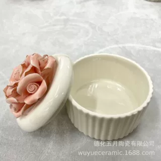 北欧简约陶瓷首饰盒戒指收纳罐粉色花朵糖果盒桌面摆件白瓷