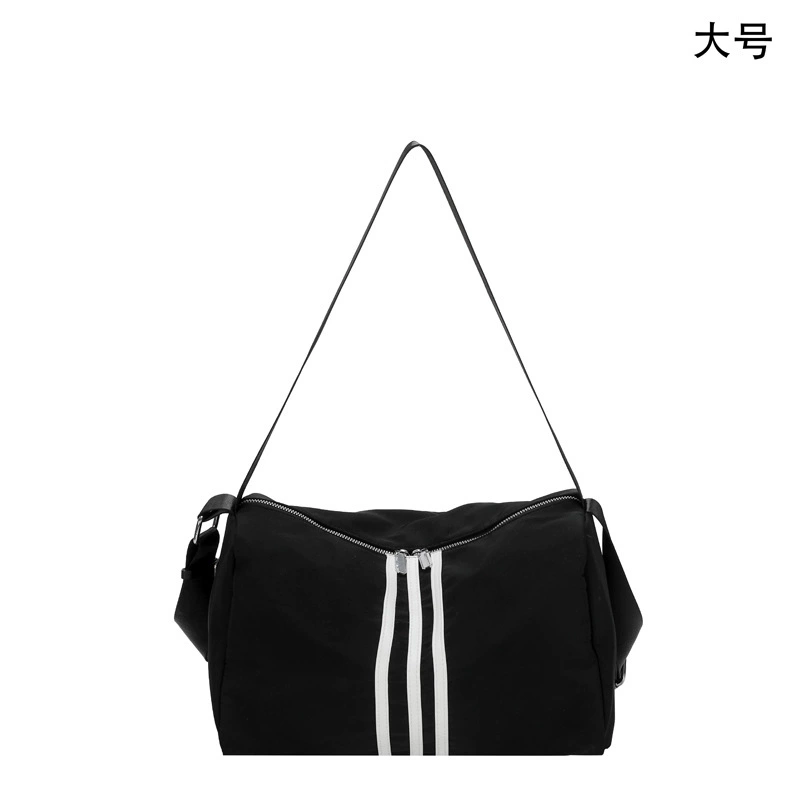 Fashionable capacious shoulder bag