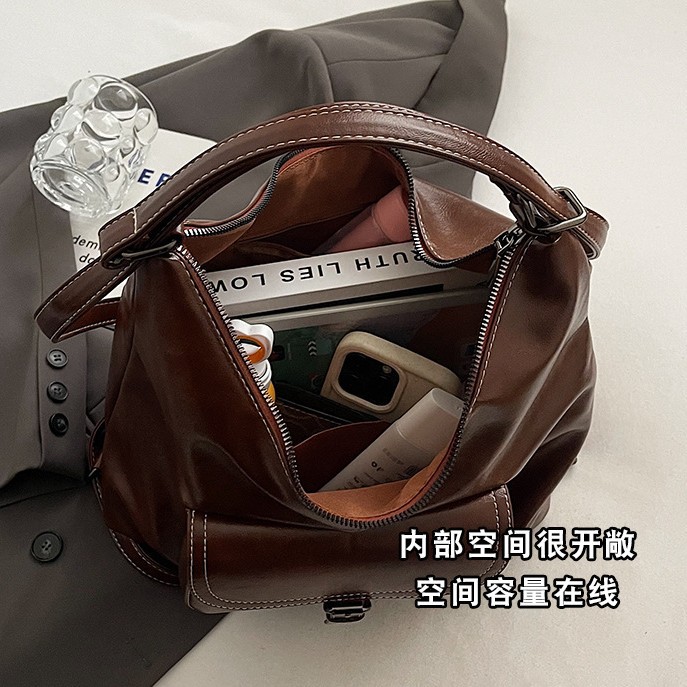 Mochila retro europea y americana 2024 invierno nuevo estilo de moda bolso de mujer Meilade estilo universal bolso de mujer de gran capacidad