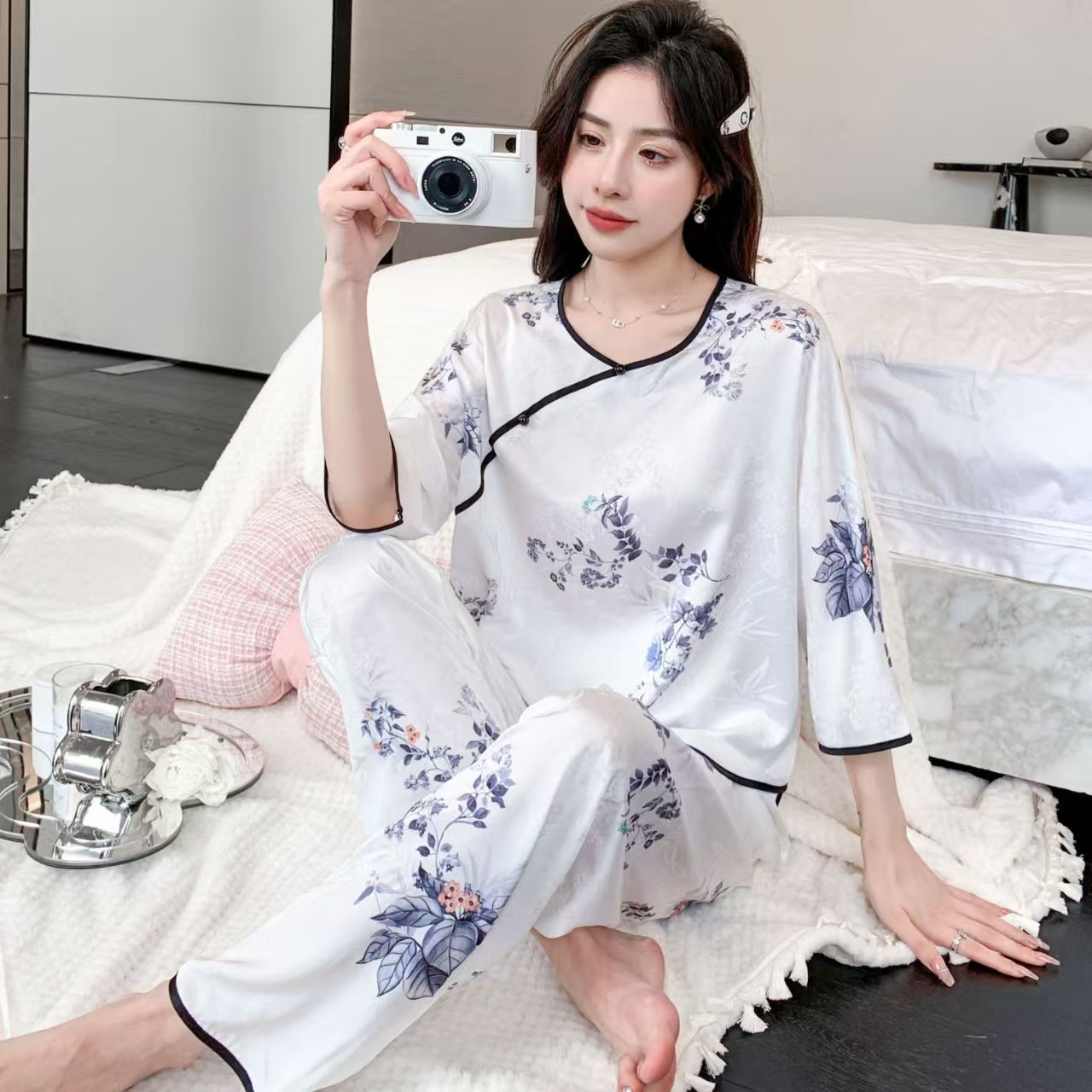 새로운 얼음 실크 중국 잠옷, 복고풍 중국 스타일, 얇고 고급스러운 시뮬레이션 실크 가정복, 외부 정장으로 착용 가능