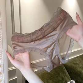 法式纯欲缎面冰丝内裤女生中腰性感镂空无痕透气蚕丝裆女士三角裤