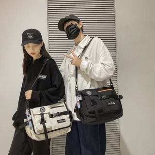 斜挎包男士2023新款日系ins工装机能大容量背包女学生潮牌邮差包