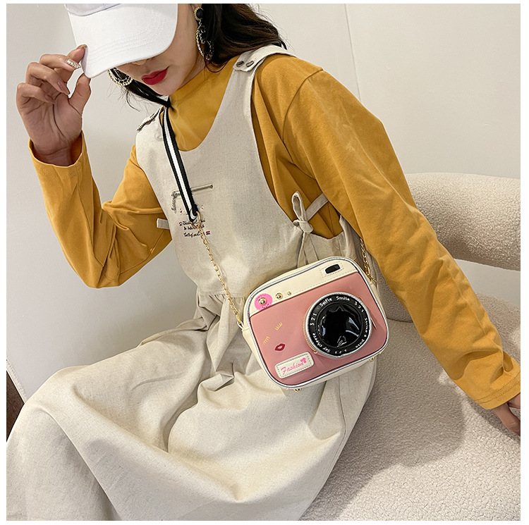 554g Weight Polyester Lining Material Zipper Closure Type Single Shoulder Strap Strap Type Camera Bag Bags Type Casual, Daily Occasion Polyester Material Geometric Pattern All Seasons Season Unisex Gender Cute Style Square Shape Pink, Red, Black Color Medium Size Unisex Medium Geometric Square Zipper Camera Bag 无