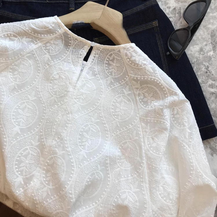 Yuan Yuan's law list!!! Giant recommend ~ Elegant Round Neck Embroidered Jacquard Lantern Sleeve Cotton Shirt Top Women