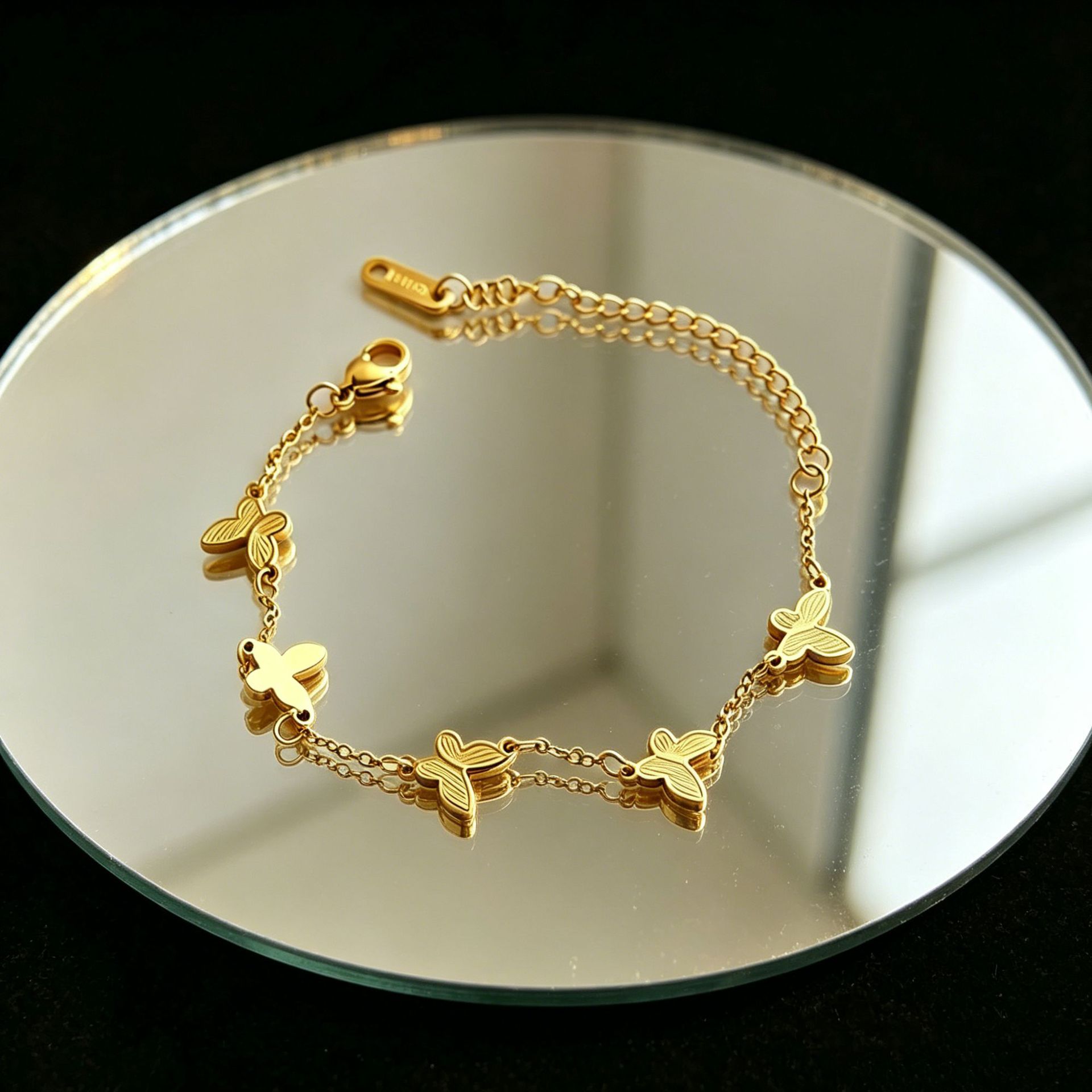 Modas retro mariposa joyería de mano Europa y América nuevo no desvanecerse nicho simple diseño de alta sensación pulsera de acero de titanio para mujeres