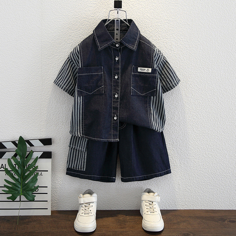 8036 traje de mezclilla de manga corta de verano para niños nueva ropa de verano para bebés de estilo occidental, camisas hermosas para niños pequeños y medianos