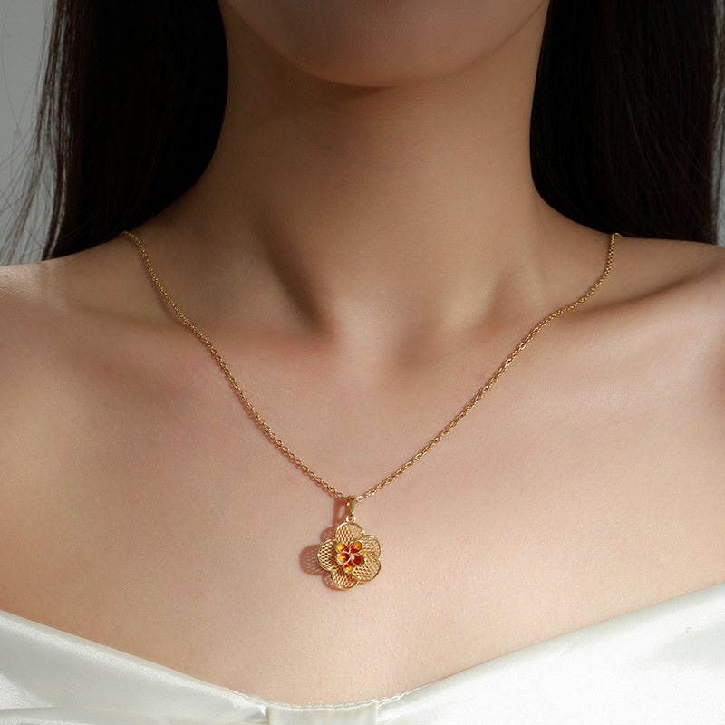 Xuping joyería colgante de flores de color goteo de aceite colgante de seda retro hueco dorado colgante al por mayor