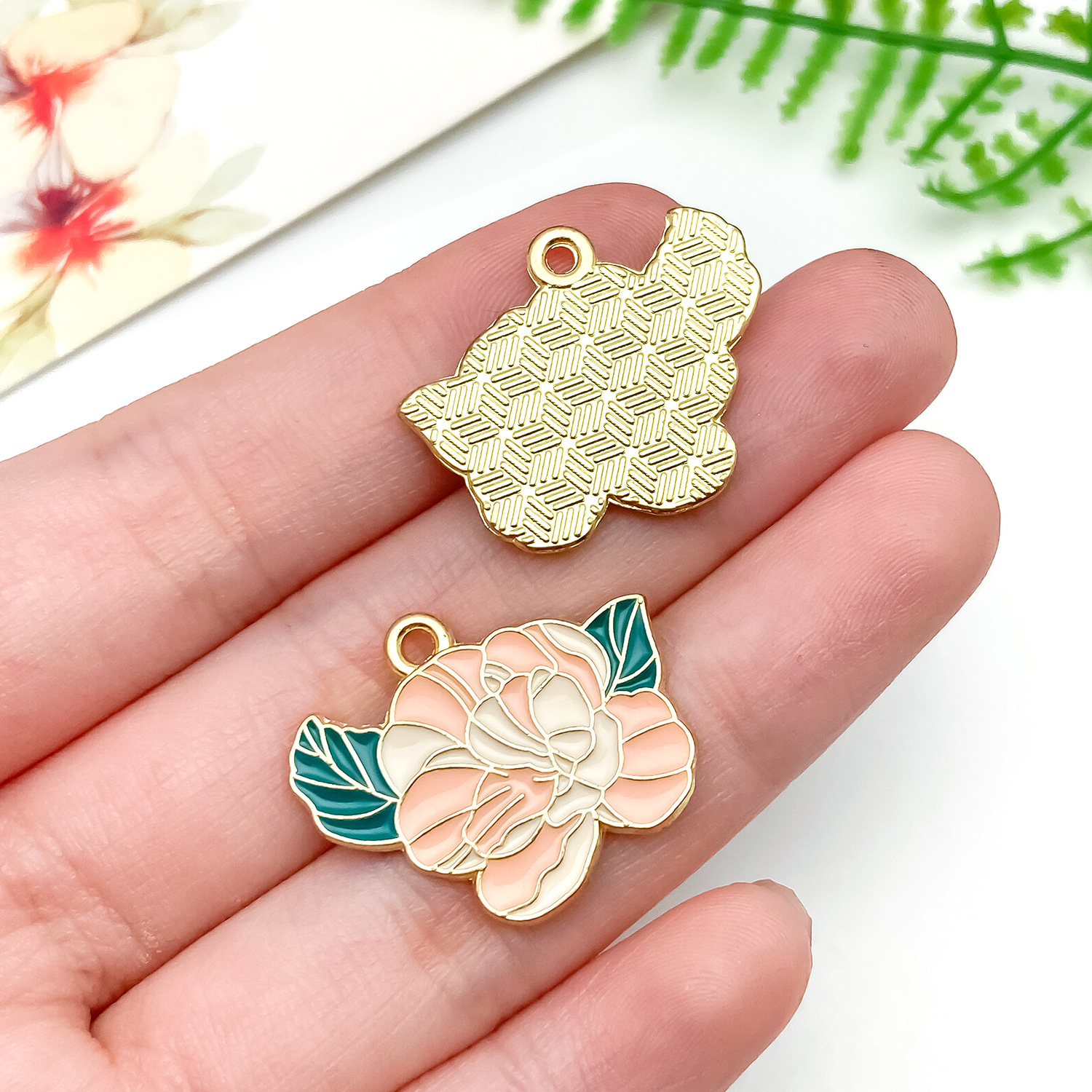 23506-YP-肉粉色滴油锌合金山茶花花朵20x24x1m