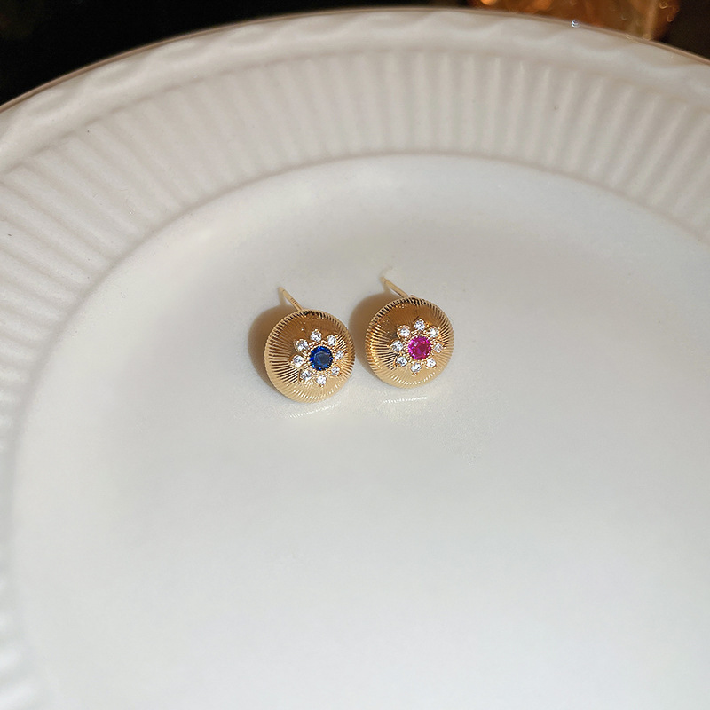 銀針欧米の誇張した愛のピアスは贅沢で高級感のあるイヤリングです。