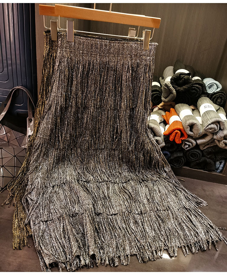 Chân váy xếp ly nữ dáng chữ A dài vừa phải, hiệu ứng bronzing sáng bóng, tua rua — màu xanh vàng, xám chi tiết 6