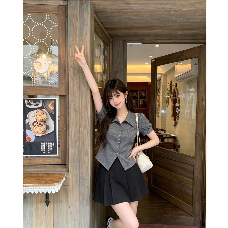 French retro striped collared short-sleeved shirt with puff sleeves and a fitted waist, a popular Korean style top for summer.