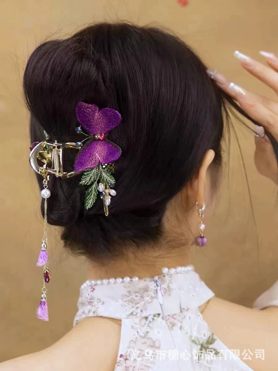 Элитная изящная ракушка-булавка для crab? hair pin? - нужно accurate: "Elite sophisticated crab pin, hair accessory, hairgrip, direct factory sales, wholesale, with embroidery, for import" перевод: "Элитная изысканная краб-пин?" In Russian crab pin refers to crab hairpin (раковина? crab pin as decorative crab-shaped hairpin). Better: крабовая заколка (crab pin)