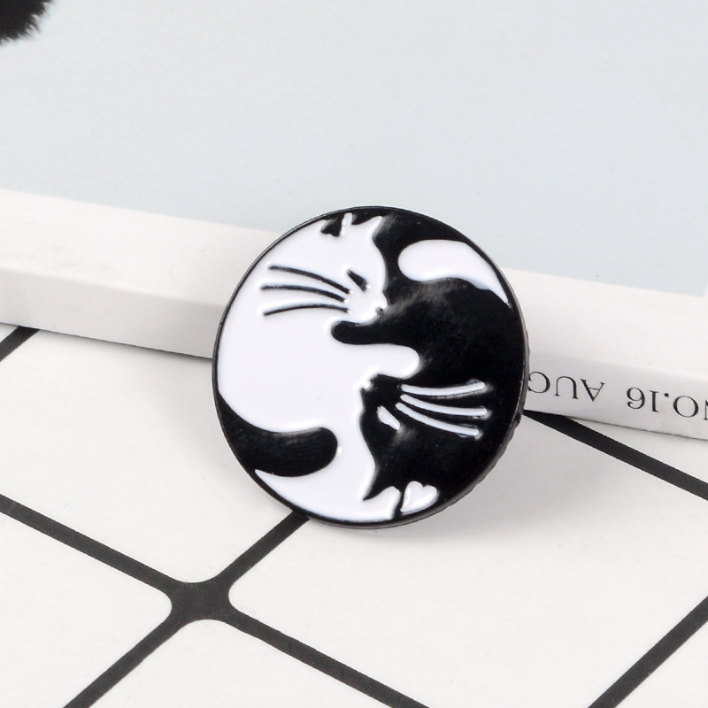 Cartoon Style Cat Alloy Plating Unisex Brooches display picture 3