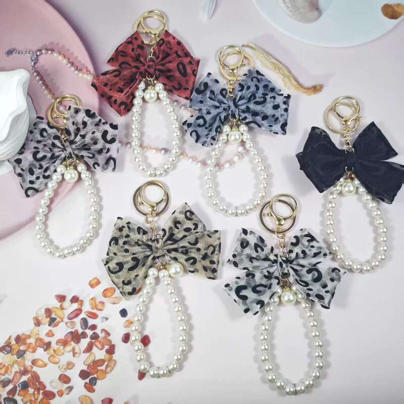 New Leopard Print Fabric Bow Keychain, Pearl Chain Bracelet, Car Pendant, Creative Bracelet, Bag Accessories