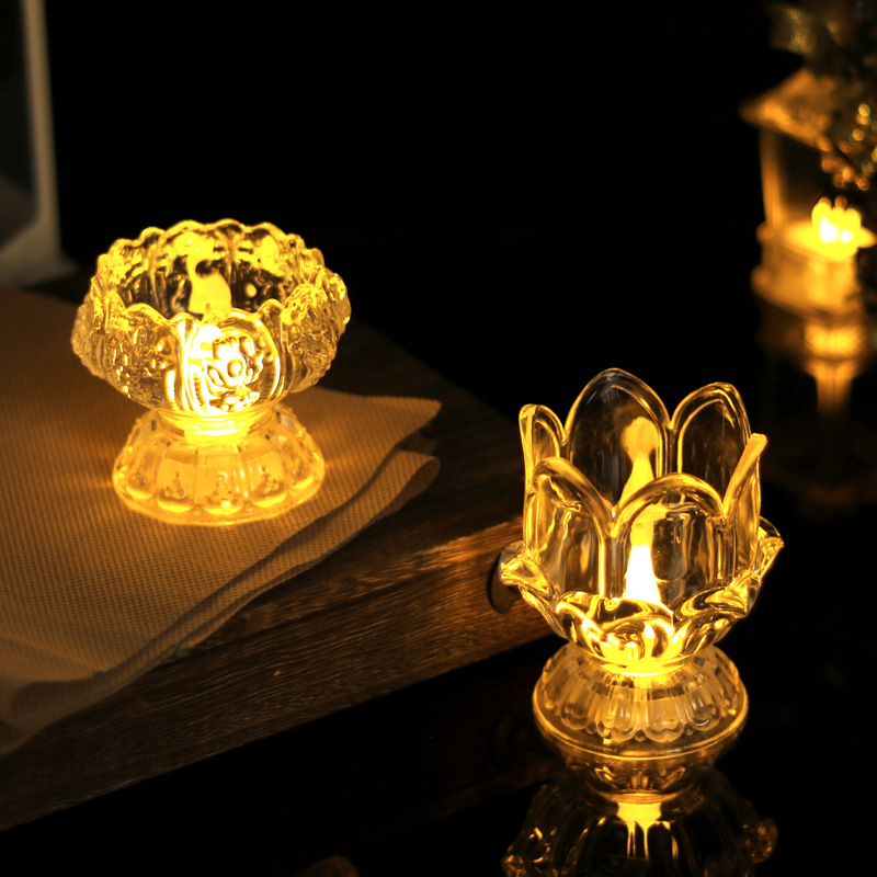 LEDの透明な蓮の花の仏前は明かりを供えて寺院のろうそくの明かりを飾ってアイデアの浮き彫りの高い足の電子の長い明かりを配置します。|undefined