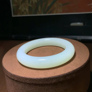 Jin Yu Tang Xinjiang Hetian jade suet jade bracelet color like coagulating fat oily self-evident restrained calm ring between the wrist