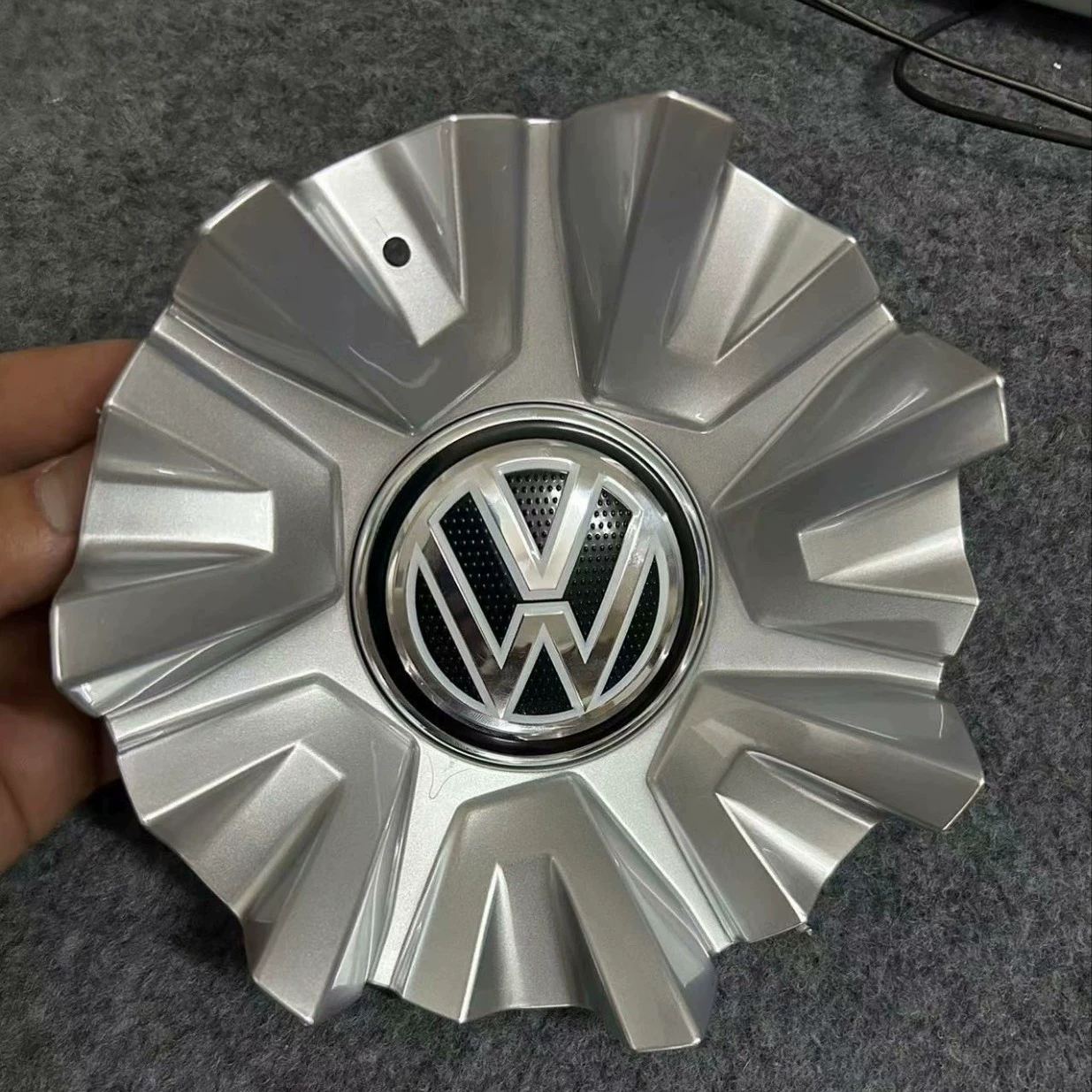 Подходит для колпаков ступиц Volkswagen Touareg