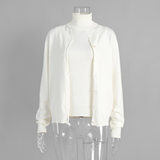 Bộ vest trắng + áo len cardigan