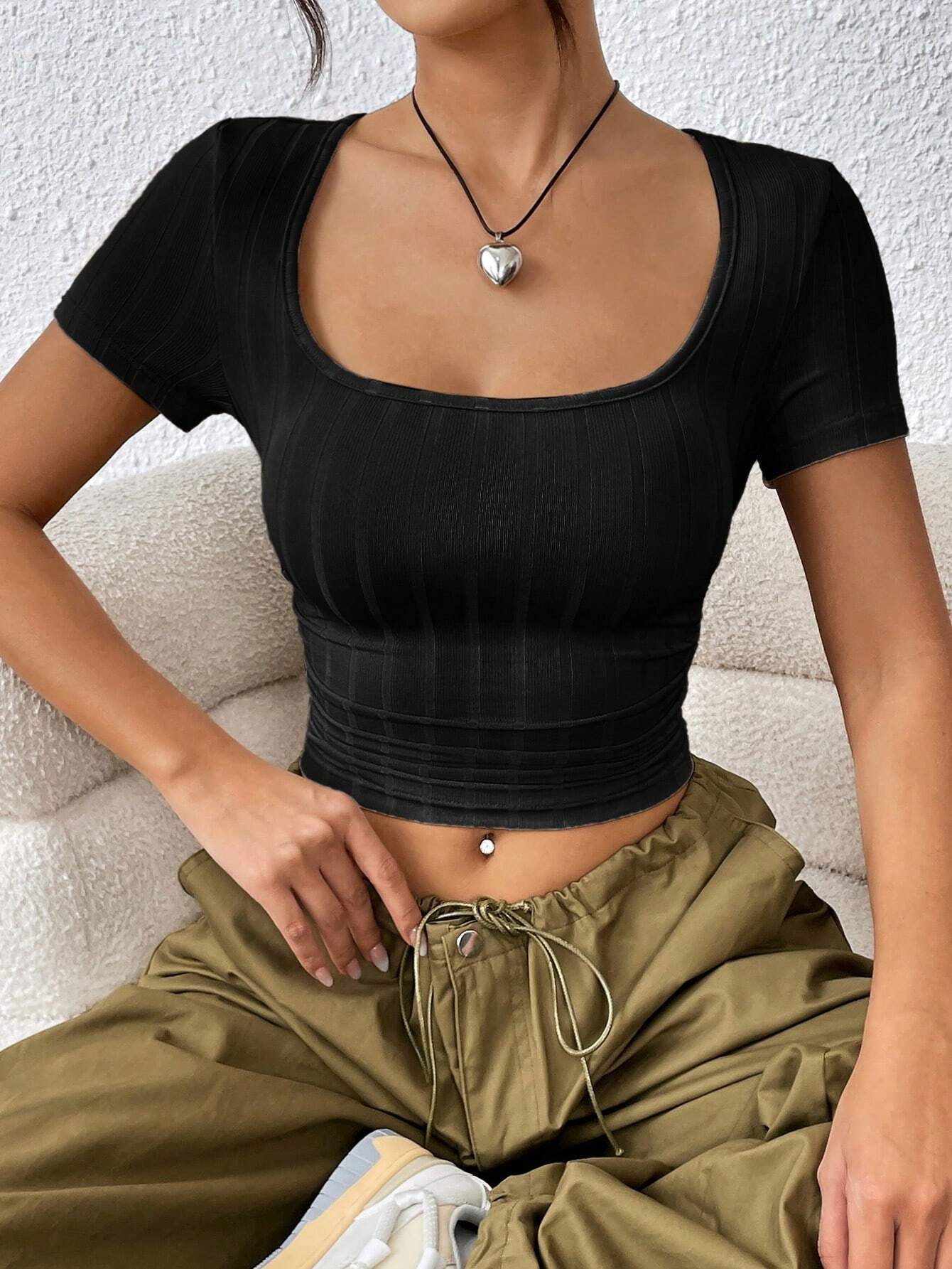 Intimo attillato sexy estivo da donna con ombelico esposto, scollo quadrato, maglietta esterna a maniche corte_voghion.com