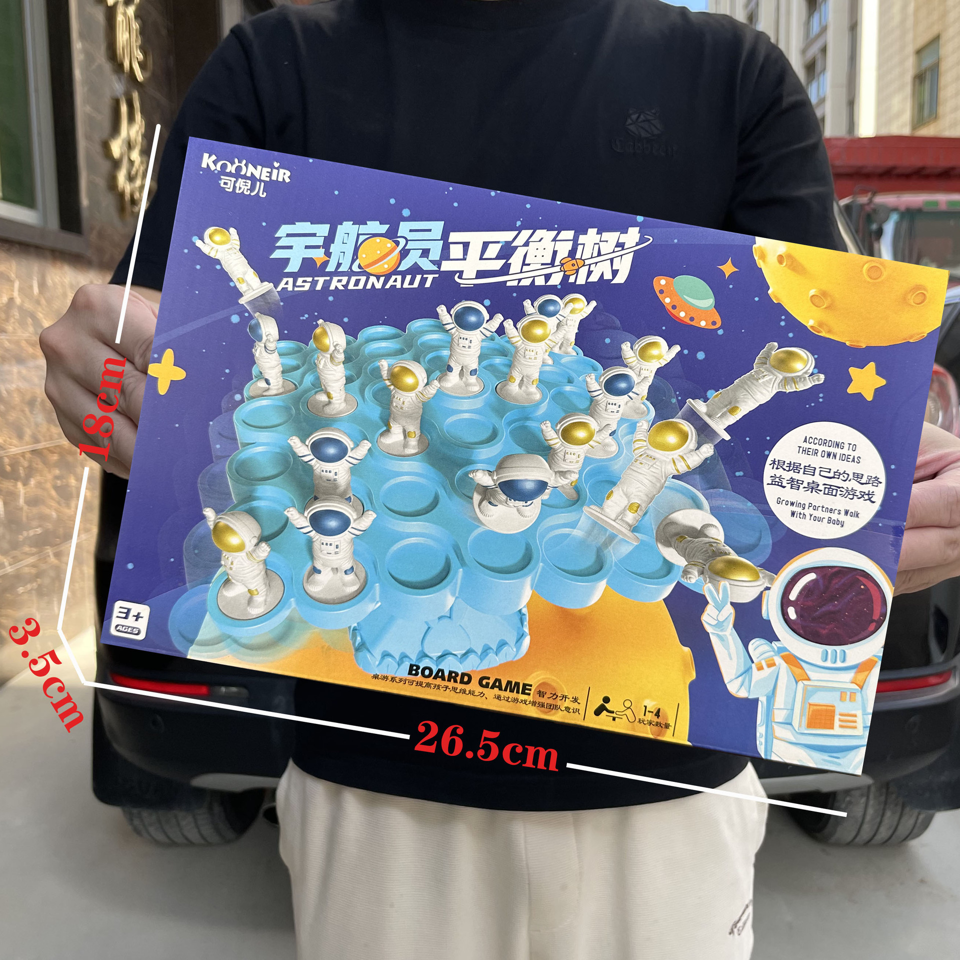 子供のままごとは楽しくて、ミニの食事をします。