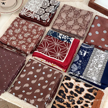 复古蓝色腰果花方巾丝巾女2025新款高级感秋冬三角巾围巾系脖配饰