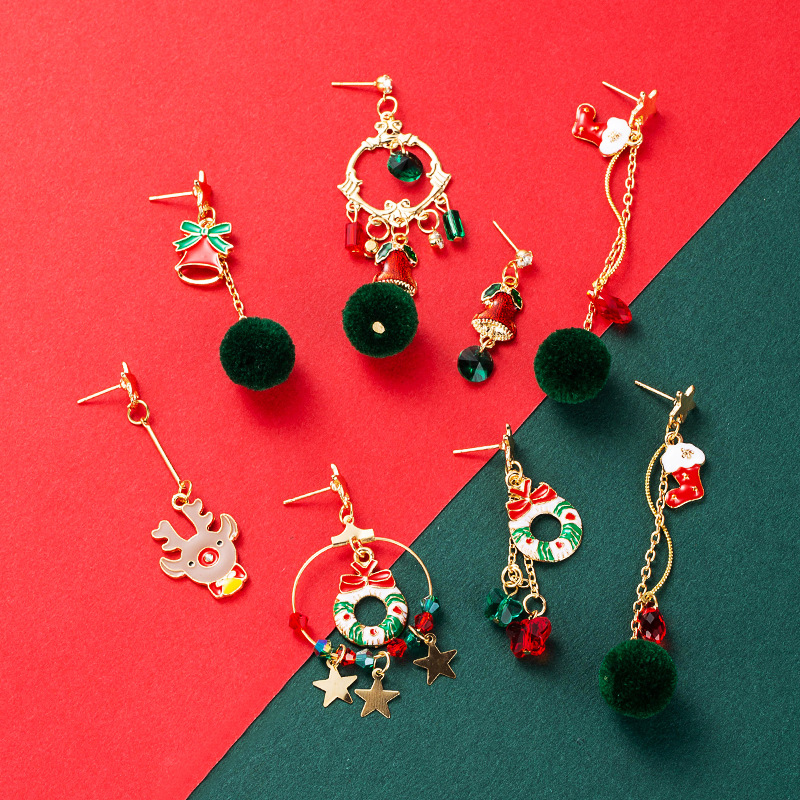 Christmas Elk Bell Socks Christmas Wreath Pendant Asymmetric Earrings For Women Ins Party Gift Earrings display picture 2