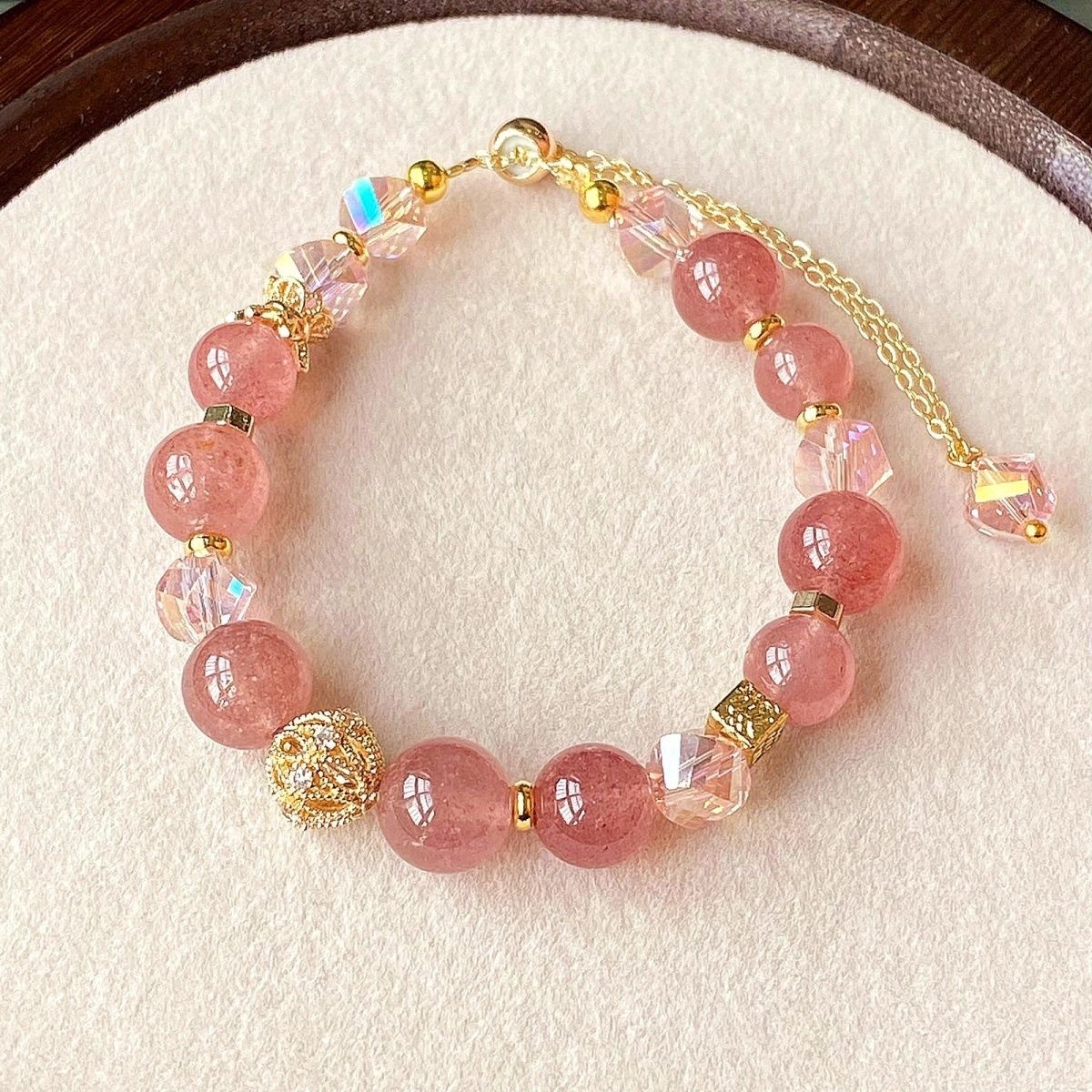 Armband mit Erdbeer-Kristallen für Damen – ein echter Hingucker! Glücksbringer-Armband mit Pfirsichblüten-Motiv, das zum Erfolg und zur Karriere beiträgt – das perfekte Geschenk für_voghion.com
