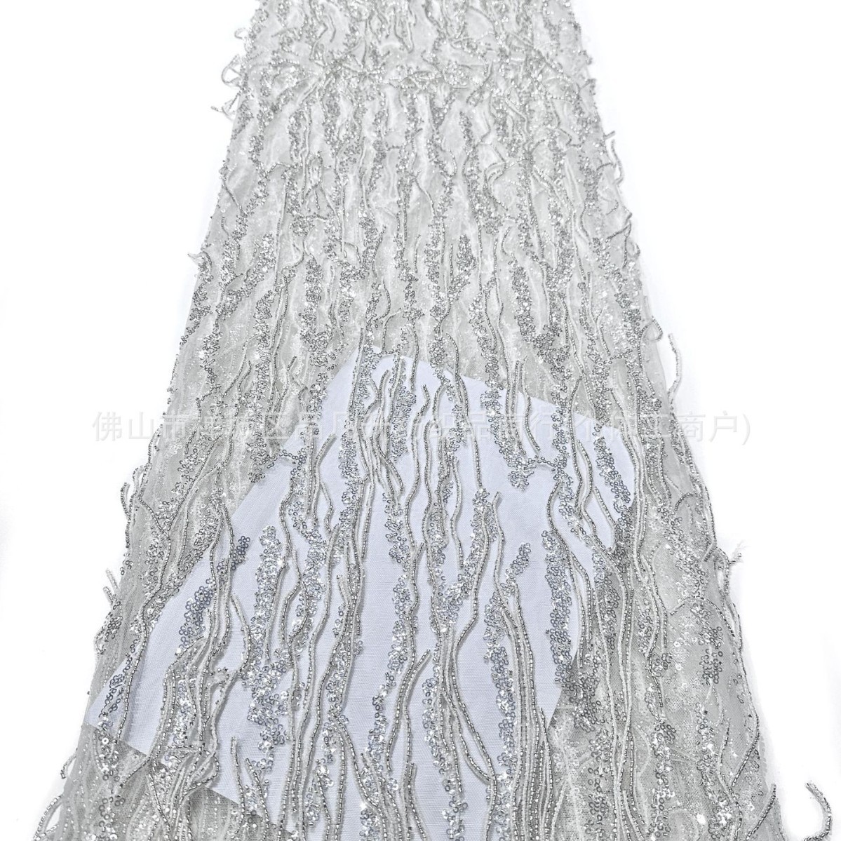 Diseño de moda pesado con bordado de tela de cuentas onduladas vestido vestido de moda de tela bordada