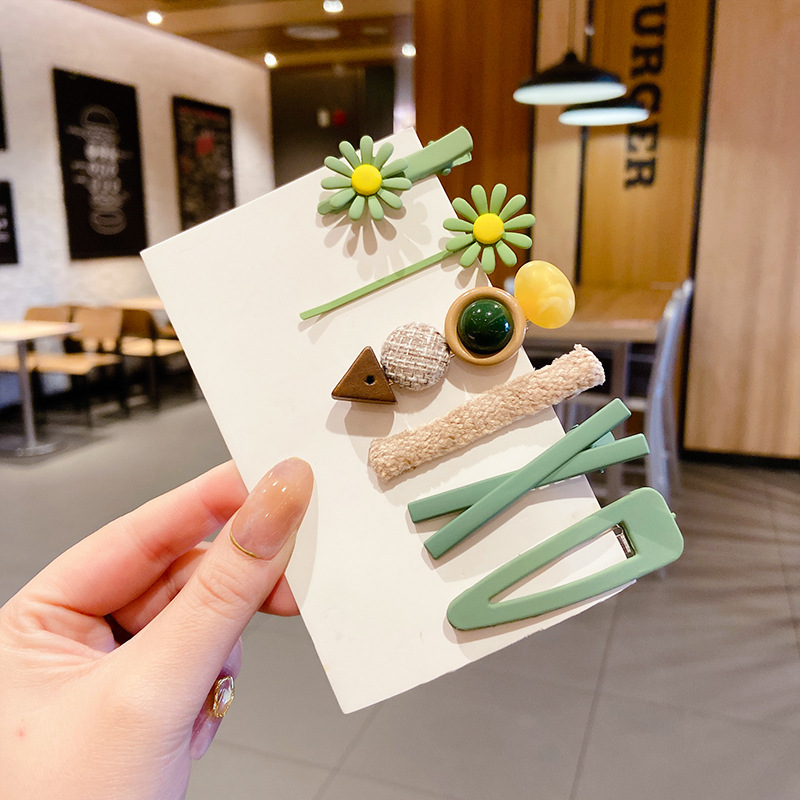 Clip de flequillo lateral rojo de la red femenina 2025 nueva horquilla simple clip de una línea horquilla clip de cabello roto tocado clip de pico de pato