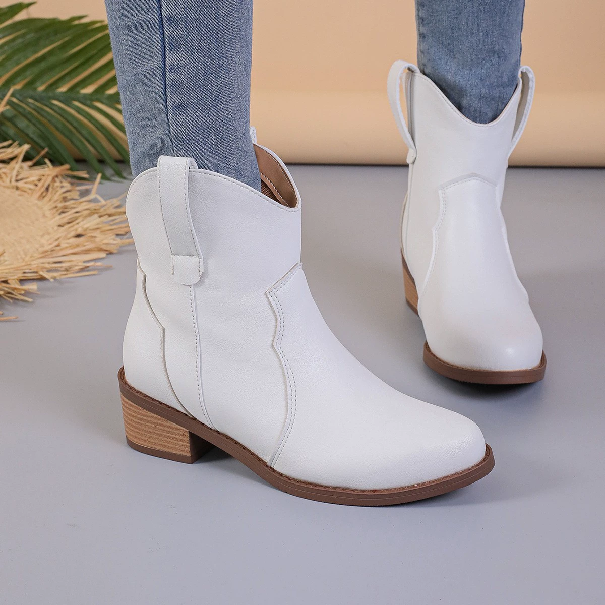 Женские ботинки Мартин больших размеров для внешней торговли, новые короткие ботинки в европейском и американском стиле осень-зима 2023 года, модные ковбойские ботинки до щиколотки.