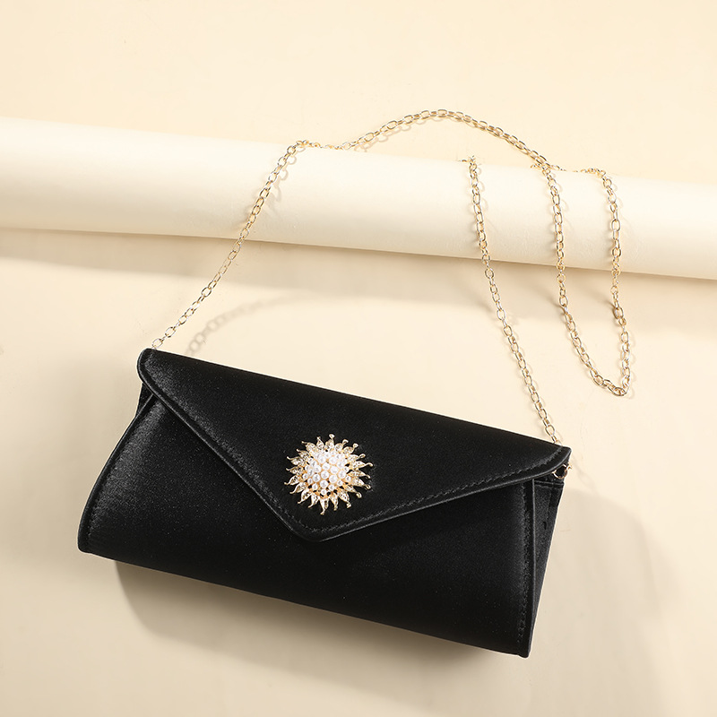 Women's Polyester Solid Color Vintage Style Magnetic Buckle Evening Bag display picture 4
