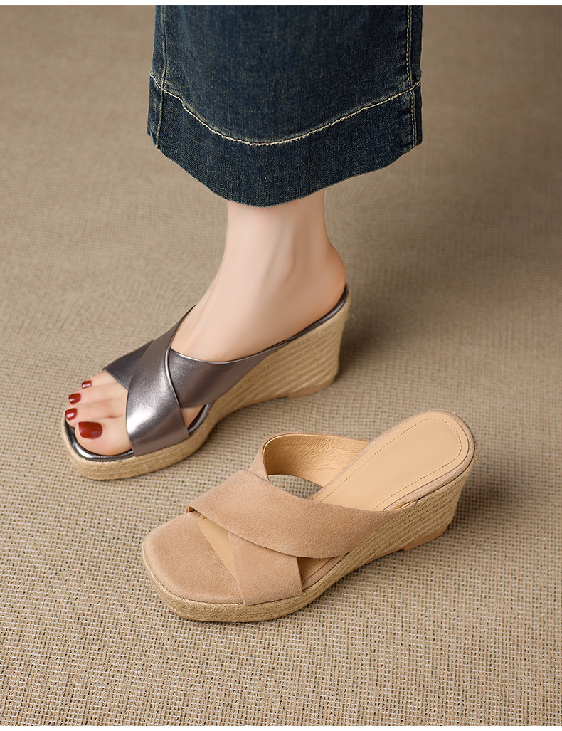 Dép sandal nữ quai chéo đế xuồng bện cói gót cao 5 cm — Da lộn màu hạnh nhân, Da bò thượng hạng màu súng chi tiết 11