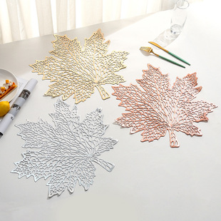 Casual Placemat Asymmetrical Maple Leaf Shape Cut Out Pvc Western Placemat Anti-Scalding Insulation Mat Ins Style High-End Dining Table Mat