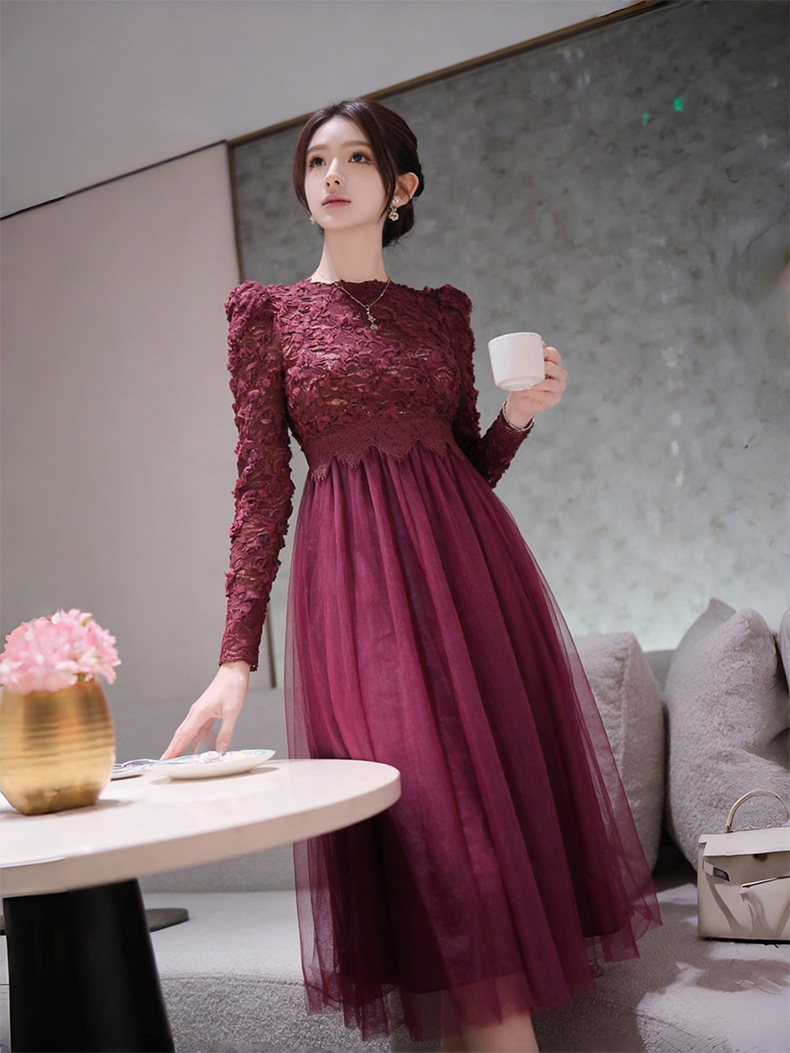 Đầm maxi nữ cổ tròn ren phối lưới thắt eo dáng dài — Thuốc lá tím chi tiết 7