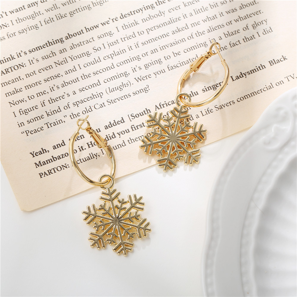 European and American Foreign Trade Christmas Earrings Simple Christmas Hollow Snowflake Earrings Ch