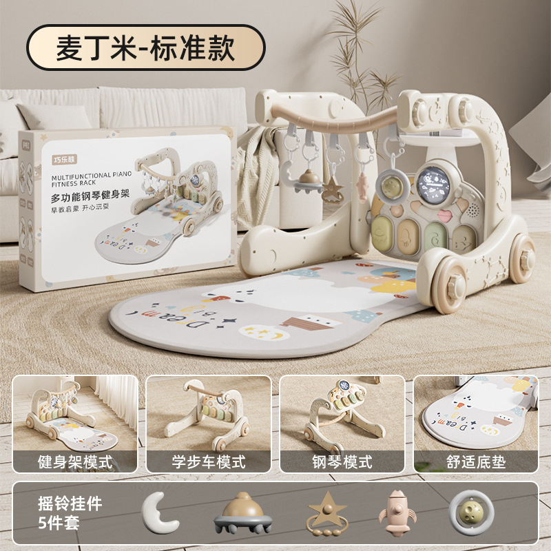 巧楽熊の赤ちゃんはピアノのフィットネスのフレームに足を踏み入れて歩いて3ヶ月6年の益智を学びます。