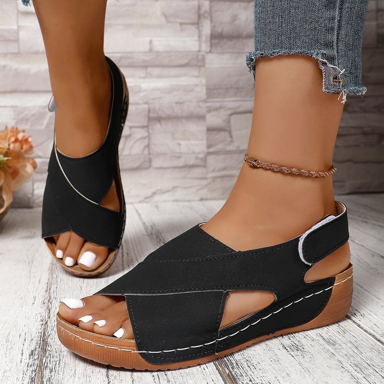 Nuevas sandalias de talón inclinado para mujeres transfronterizas de tamaño grande contra el color de velcro transpirable sandalias de fondo grueso para mujeres de comercio exterior