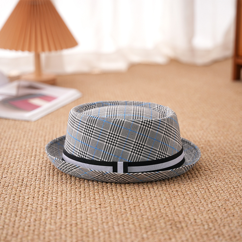 Sombrero de nuevo estilo para hombre, sombra de ala corta de verano, sombrero de caballero de jazz a cuadros de moda, sombrero de copa de cúpula de todo fósforo británico para mujer