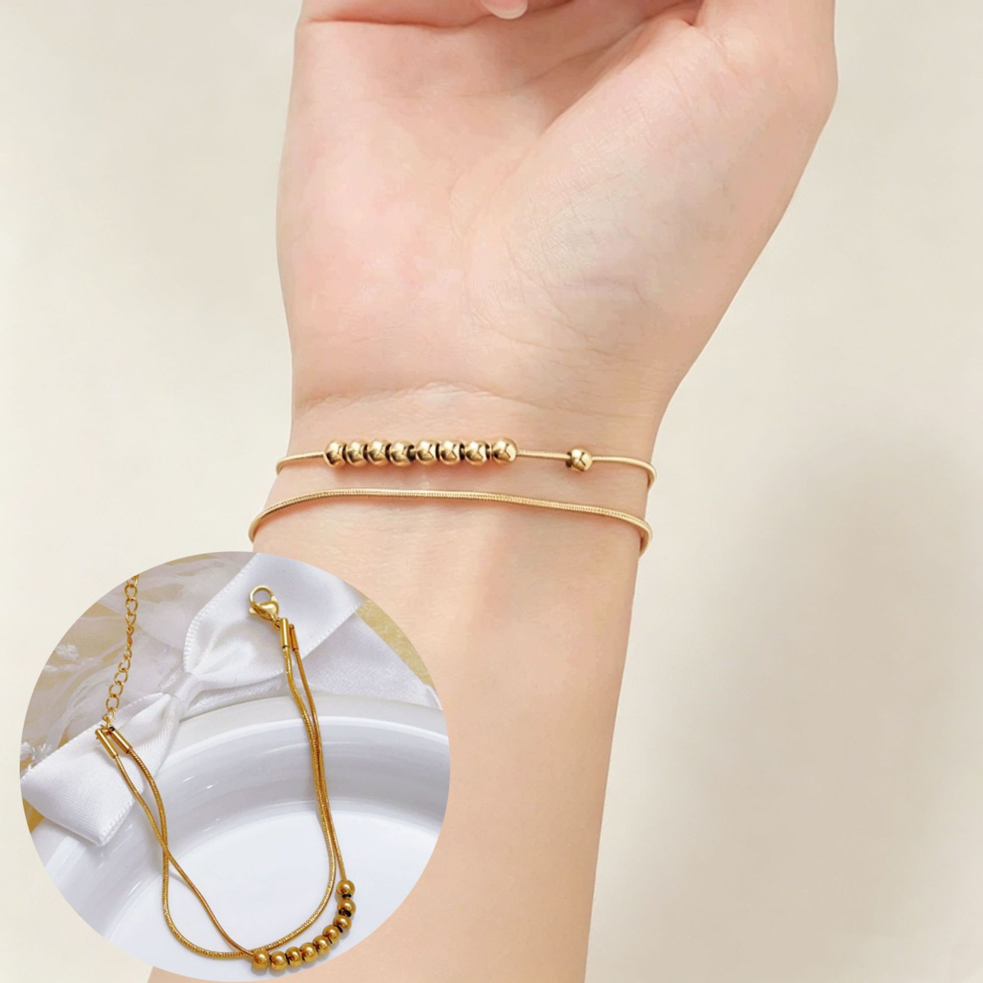 Pulsera de joyería de moda dorada de todo fósforo, lujo ligero, simple, nueva pulsera de acero de titanio que no se desvanece, trébol de cuatro hojas para mujer, transfronterizo