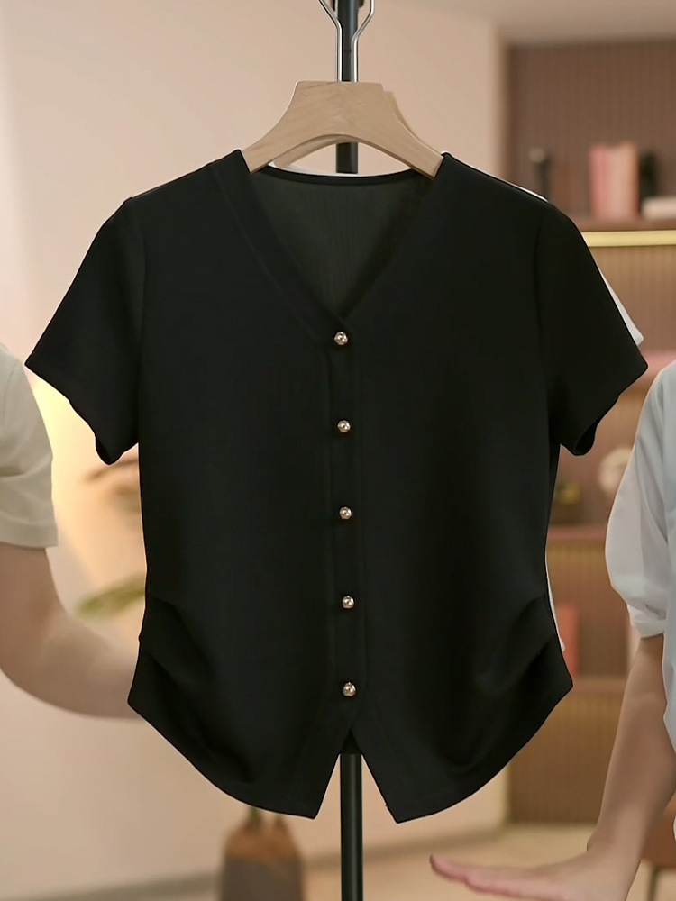 Áo thun nữ ngắn tay cổ chữ V tôn dáng — Màu đen