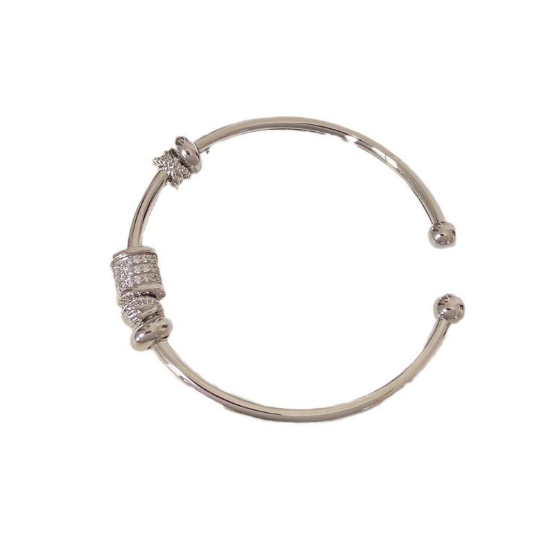 Pulsera de nicho de lujo ligero de alto grado Diseño abierto para mujer Ajustable pequeña cintura estilo frío joyería de mano de alto grado