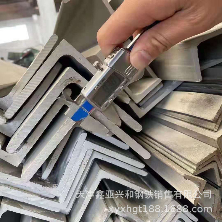 S235JR角钢热镀锌不等边角钢天津批发电力支架角铁冲孔焊接两大优