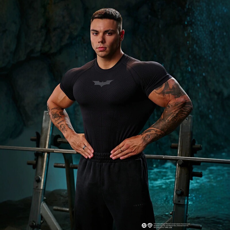 YOUNGLA co-branded Batman men's T-shirt sports fitness quick-drying breathable elastic slim-fit short-sleeve training top YOUNGLA co-branded Batman men's T-shirt sports fitness quick-drying breathable elastic slim-fit short-sleeve training top