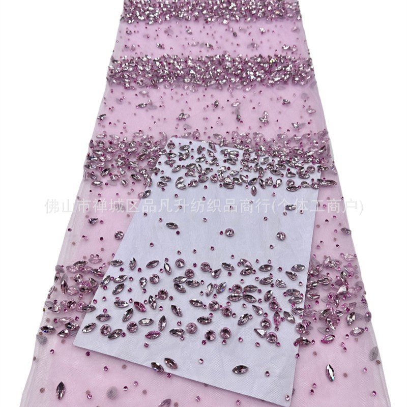 Tejido de malla de diamante de gota de agua laminada mano pesada clavos taladro de cola de pescado vestido de noche tela de boda en stock