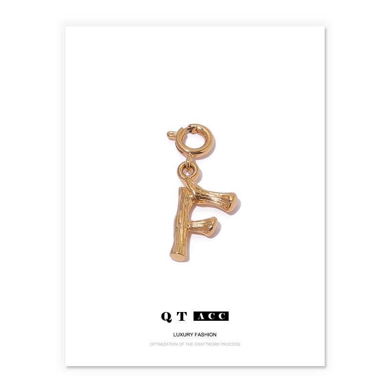Latón chapado en oro personalidad simple diseño retro coincidencia de bambú conjunta 26 carta COLLAR COLGANTE DIY Collar para las mujeres